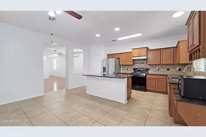 8012 S 70th Drive, Laveen, AZ 85339 - Photo 8