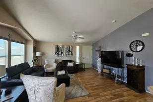 650 N Hawes Rd, Mesa, AZ 85207 - Photo 2