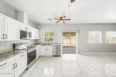 10823 N 70th Avenue, Peoria, AZ 85345 - Photo 8
