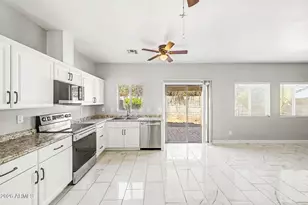 10823 N 70th Ave, Peoria, AZ 85345 - Photo 8