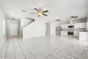 10823 N 70th Ave, Peoria, AZ 85345 - Photo 4