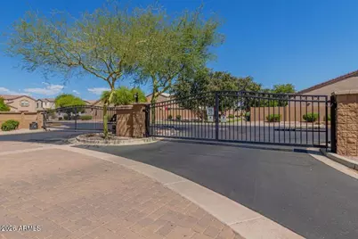 10823 N 70th Avenue, Peoria, AZ 85345 - Photo 2