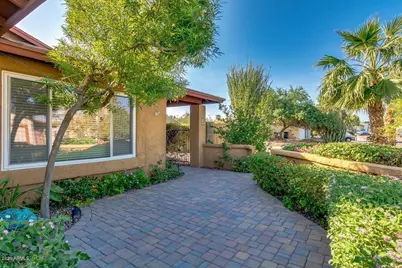 924 N 86th Way, Scottsdale, AZ 85257 - Photo 2