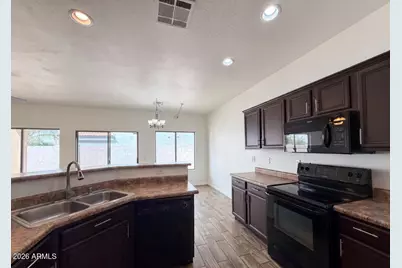 606 W Beautiful Lane, Phoenix, AZ 85041 - Photo 2