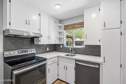 9031 N 2nd Drive, Phoenix, AZ 85021 - Photo 8