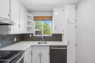 9031 N 2nd Dr, Phoenix, AZ 85021 - Photo 12