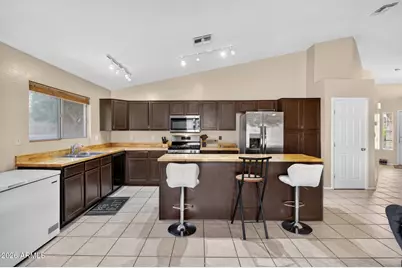 8756 W Lone Cactus Drive, Peoria, AZ 85382 - Photo 12