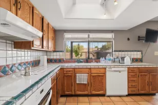 4921 E Winchcomb Dr, Scottsdale, AZ 85254 - Photo 10