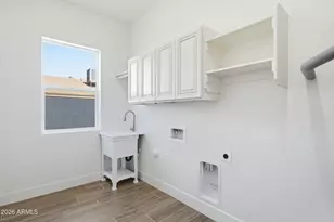 812 E Desert Dr S, Phoenix, AZ 85042 - Photo 40
