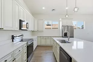 812 E Desert Dr S, Phoenix, AZ 85042 - Photo 10