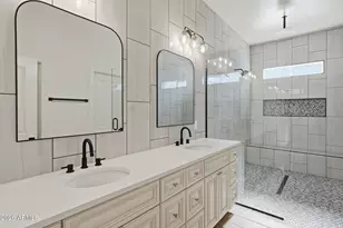 812 E Desert Dr S, Phoenix, AZ 85042 - Photo 8