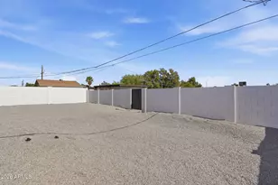 812 E Desert Dr S, Phoenix, AZ 85042 - Photo 38