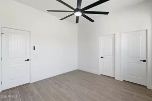 812 E Desert Dr S, Phoenix, AZ 85042 - Photo 34