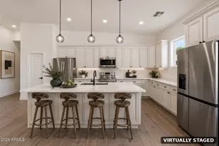 812 E Desert Dr S, Phoenix, AZ 85042 - Photo 2