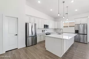 812 E Desert Dr S, Phoenix, AZ 85042 - Photo 14