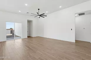 812 E Desert Dr S, Phoenix, AZ 85042 - Photo 16
