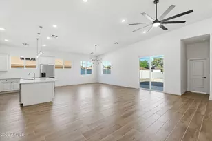 812 E Desert Dr S, Phoenix, AZ 85042 - Photo 12