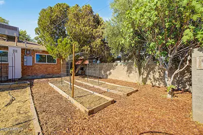 3915 W Berridge Lane, Phoenix, AZ 85019 - Photo 30