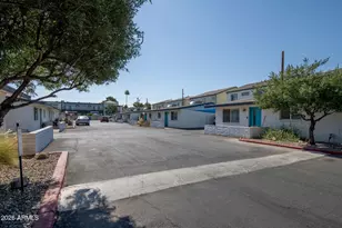 3141 N 37th St St, Phoenix, AZ 85018 - Photo 1