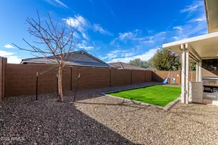2827 E Robin Ln, Phoenix, AZ 85050 - Photo 32