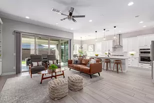 2827 E Robin Ln, Phoenix, AZ 85050 - Photo 2