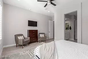 2827 E Robin Ln, Phoenix, AZ 85050 - Photo 24