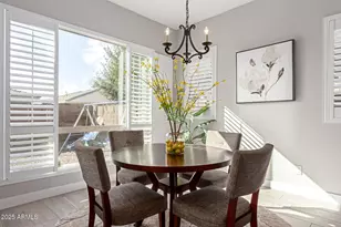 2827 E Robin Ln, Phoenix, AZ 85050 - Photo 14