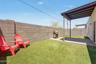 1018 E Odeum Ln, Phoenix, AZ 85040 - Photo 32