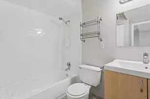 407 E Pecan Rd, Phoenix, AZ 85040 - Photo 18