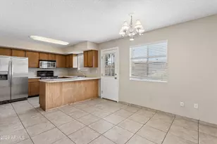 407 E Pecan Rd, Phoenix, AZ 85040 - Photo 8