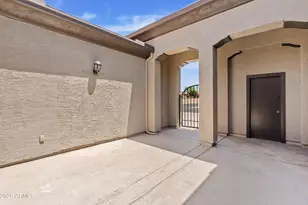 2524 E Honeysuckle Pl, Chandler, AZ 85286 - Photo 4