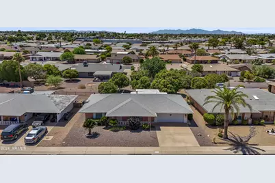 10727 W Saratoga Circle N, Sun City, AZ 85351 - Photo 2