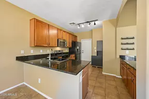 2330 E Pecan Rd, Phoenix, AZ 85040 - Photo 10