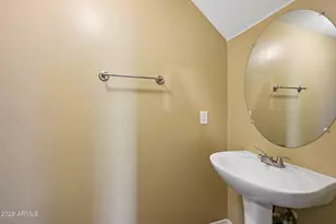 2330 E Pecan Rd, Phoenix, AZ 85040 - Photo 12