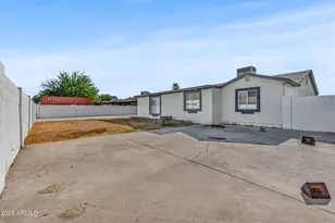 2216 N 68th Dr, Phoenix, AZ 85035 - Photo 30