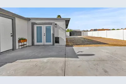 2216 N 68th Drive, Phoenix, AZ 85035 - Photo 32
