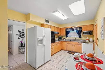 10941 W Roundelay Circle, Sun City, AZ 85351 - Photo 6