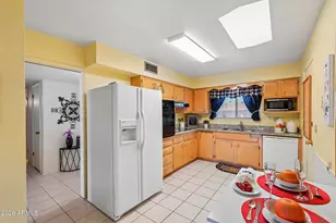 10941 W Roundelay Cir, Sun City, AZ 85351 - Photo 6