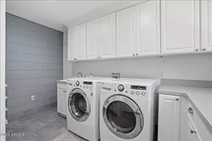 216 E Glenn Dr, Phoenix, AZ 85020 - Photo 24