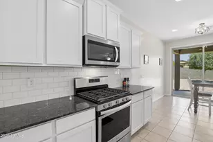 18758 W Shangri La Rd, Surprise, AZ 85388 - Photo 8