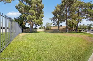 10405 N 65th Dr, Glendale, AZ 85302 - Photo 34