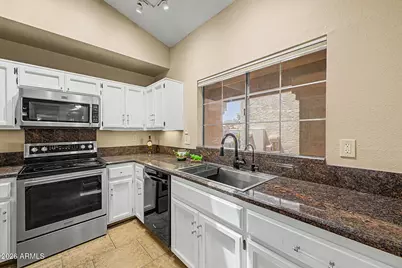 10405 N 65th Drive, Glendale, AZ 85302 - Photo 12