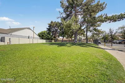 10405 N 65th Drive, Glendale, AZ 85302 - Photo 32