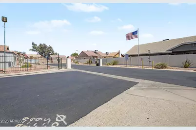 10405 N 65th Drive, Glendale, AZ 85302 - Photo 2