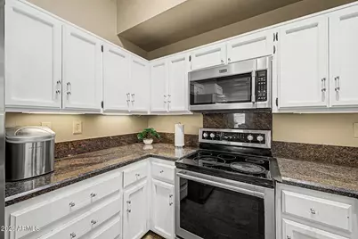 10405 N 65th Drive, Glendale, AZ 85302 - Photo 14