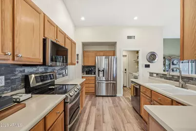 3244 E Rosemonte Drive, Phoenix, AZ 85050 - Photo 2