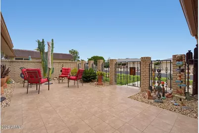10611 W Saratoga Circle, Sun City, AZ 85351 - Photo 2