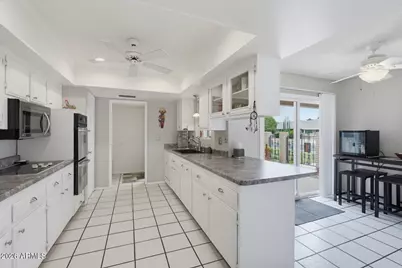 10611 W Saratoga Circle, Sun City, AZ 85351 - Photo 4