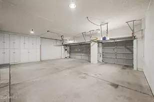 911 E Secretariat Dr, Tempe, AZ 85284 - Photo 32