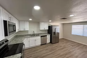4335 E Nancy Ln, Phoenix, AZ 85042 - Photo 8
